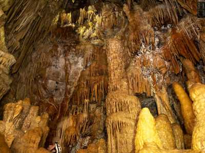 Siamo nella zona pi� scenografica di tutta la grotta, non a caso definita "La cattedrale"